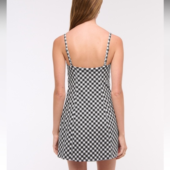 Abercrombie & Fitch Black and White Gingham Bra-Free Everyday Skort Dress - Picture 6 of 10